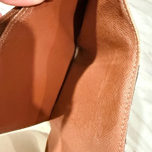 Louis Vuitton Black and Gold Monogram wallet - Picture 10 of 12